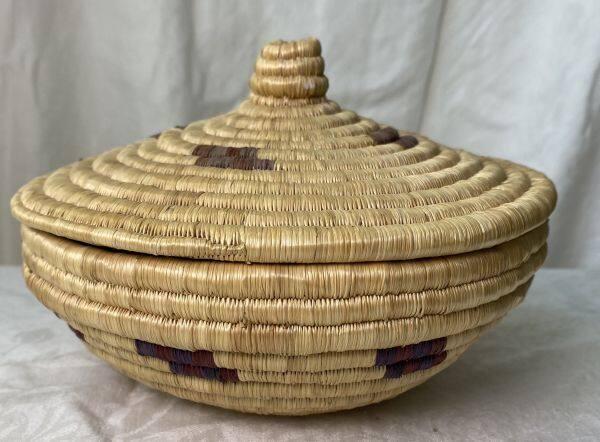 Lidded Basket with rectangular motifs