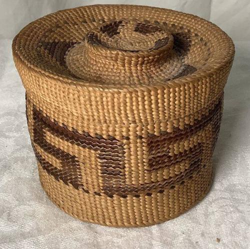 Woven Basket with Rattle-top Lid