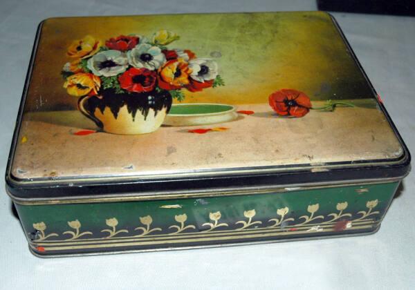 Box with artist's materials and tools and personal effects, belonging to A.Y. Jackson (1882 - 1974)